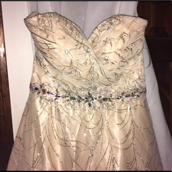 Prom dress - Picture 1 of 3
